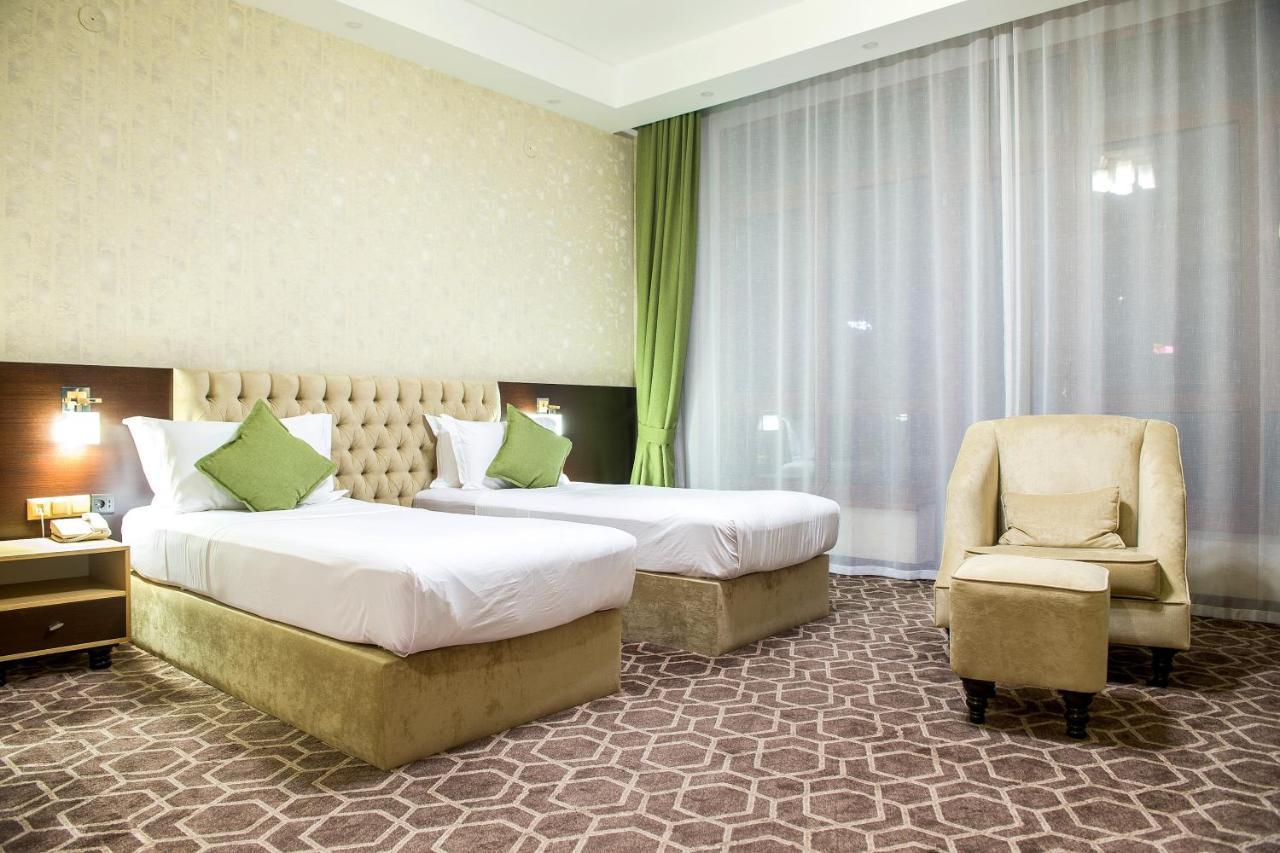Megapolis Hotel Shymkent Eksteriør billede
