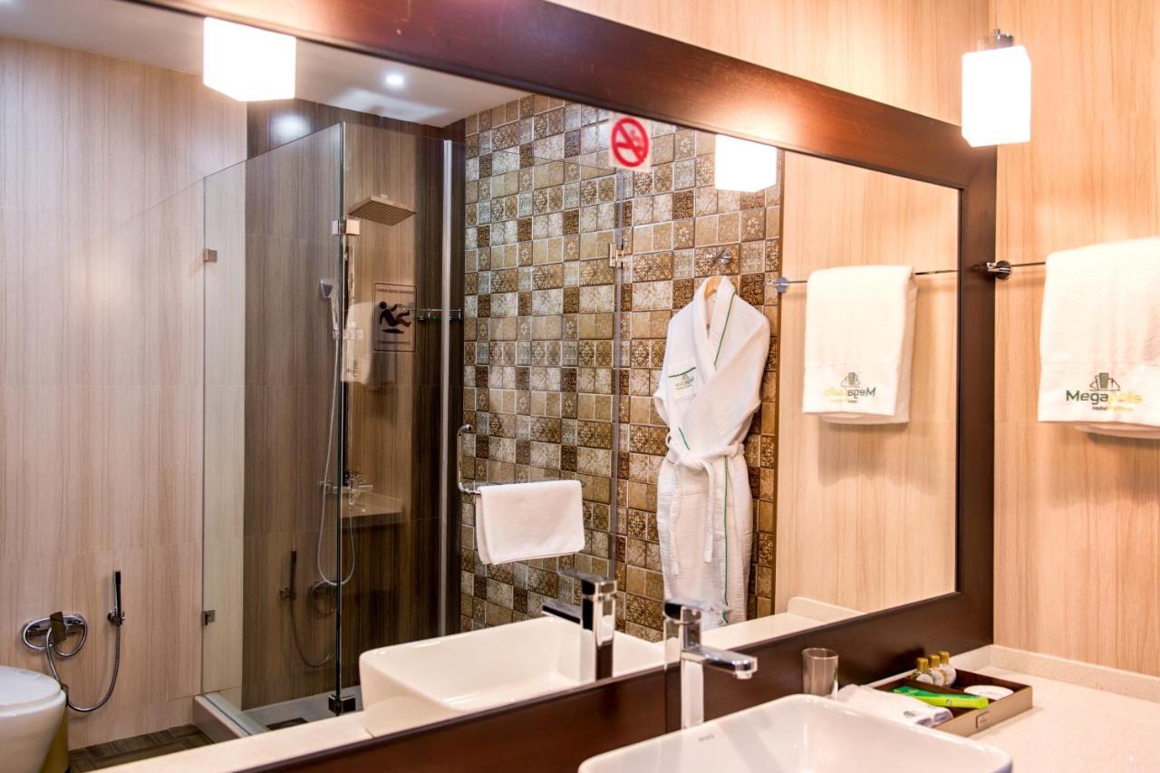 Megapolis Hotel Shymkent Eksteriør billede