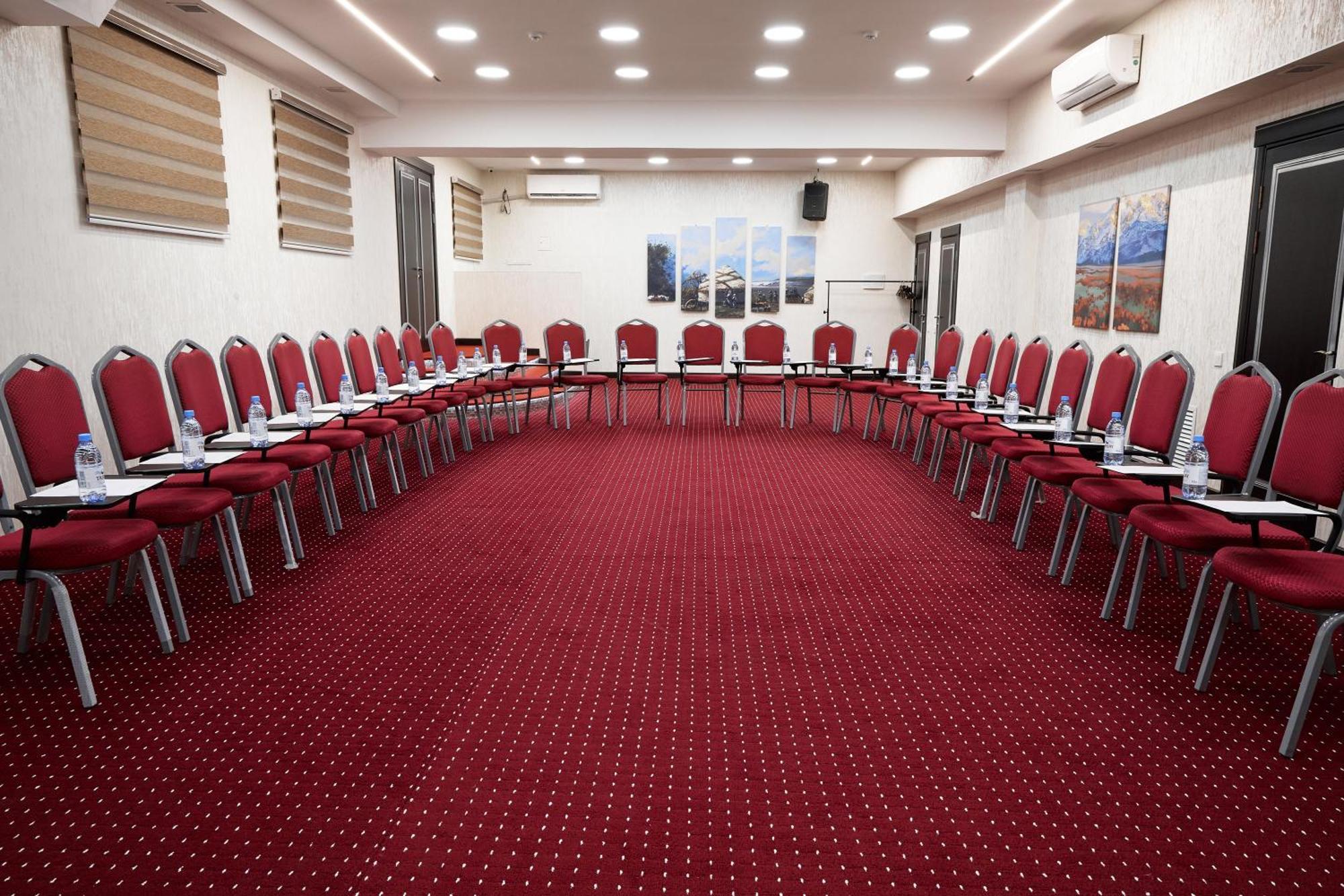 Megapolis Hotel Shymkent Eksteriør billede