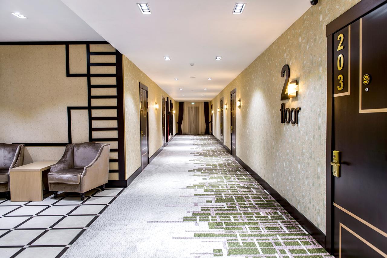 Megapolis Hotel Shymkent Eksteriør billede