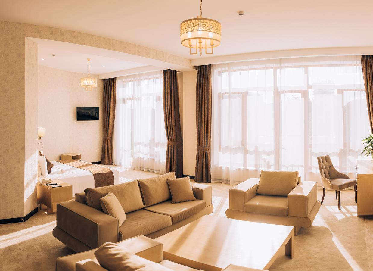 Megapolis Hotel Shymkent Eksteriør billede