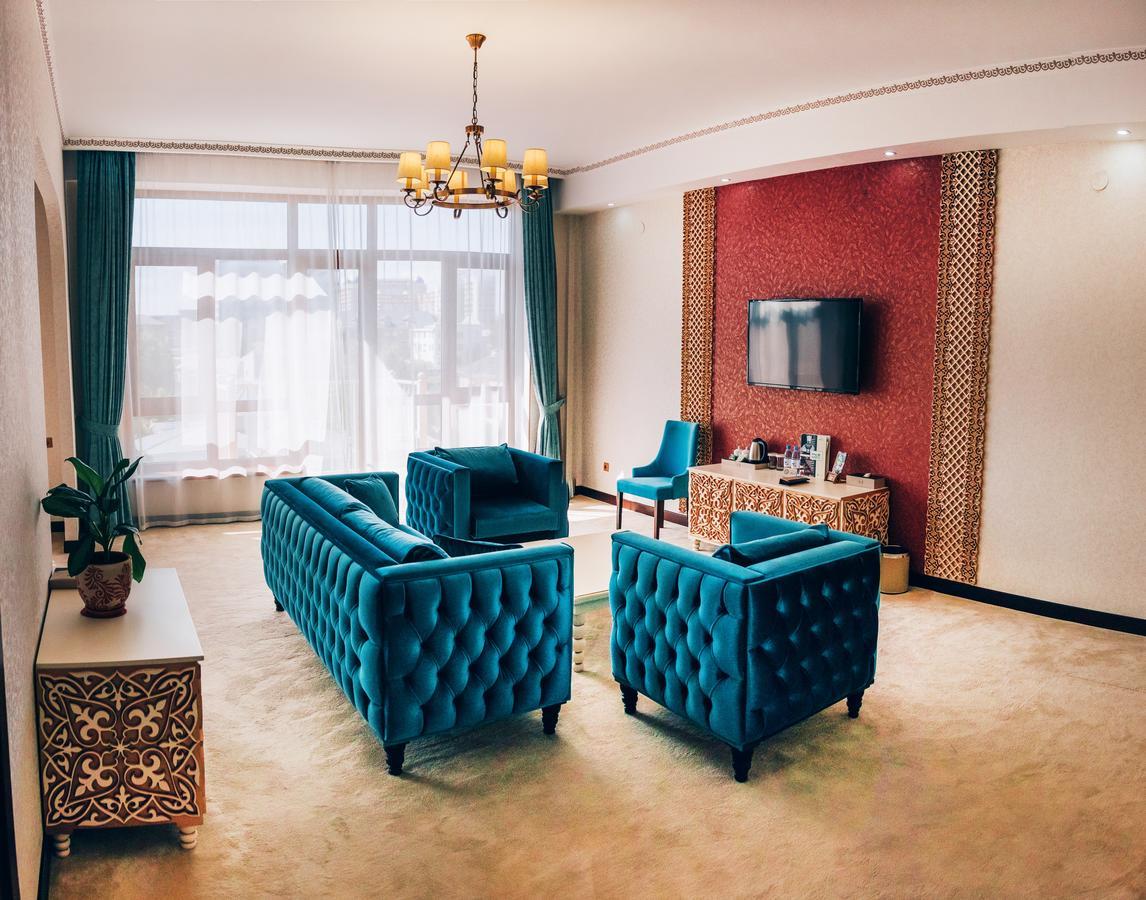 Megapolis Hotel Shymkent Eksteriør billede