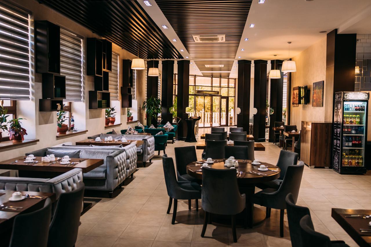 Megapolis Hotel Shymkent Eksteriør billede