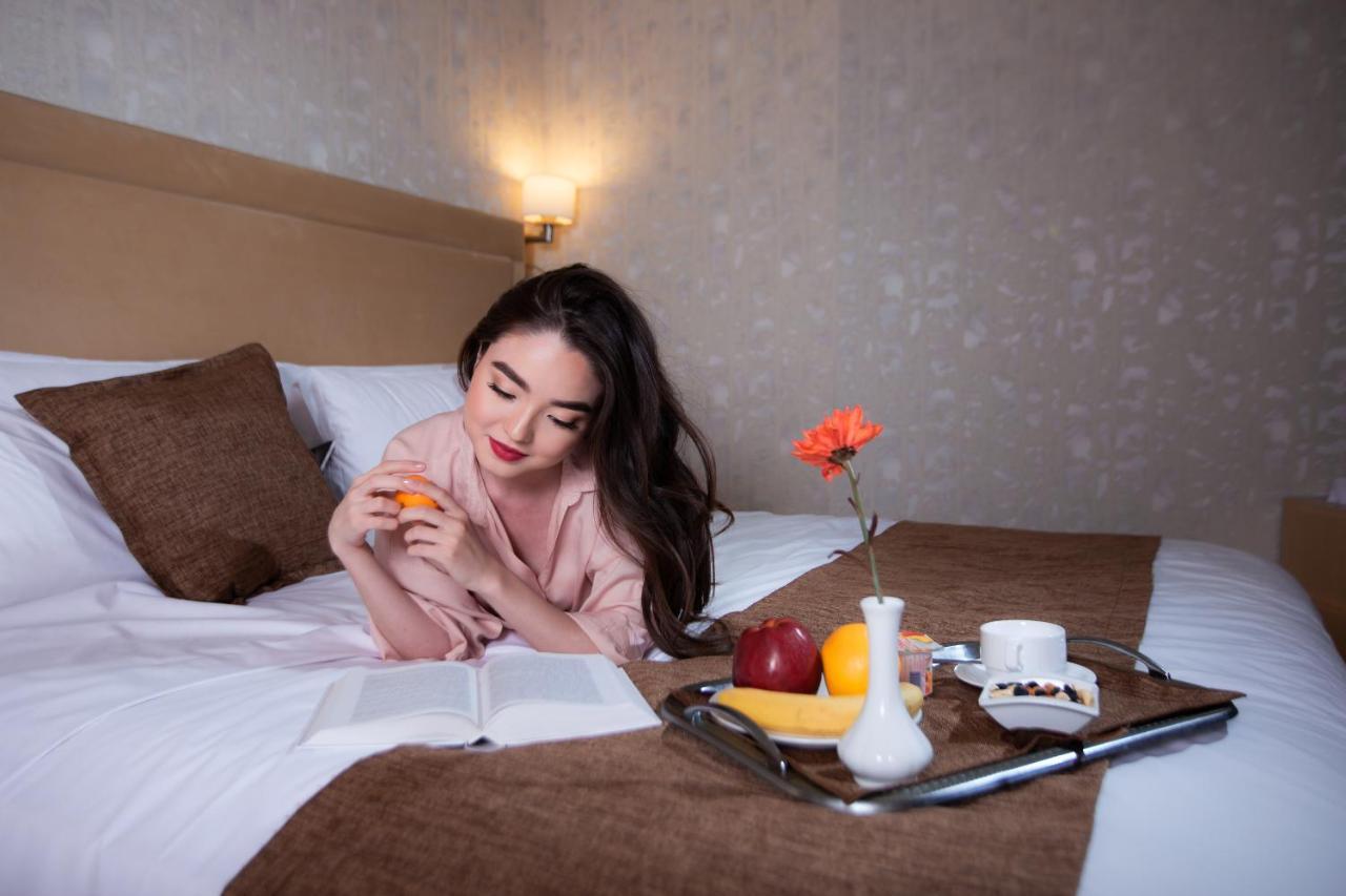 Megapolis Hotel Shymkent Eksteriør billede