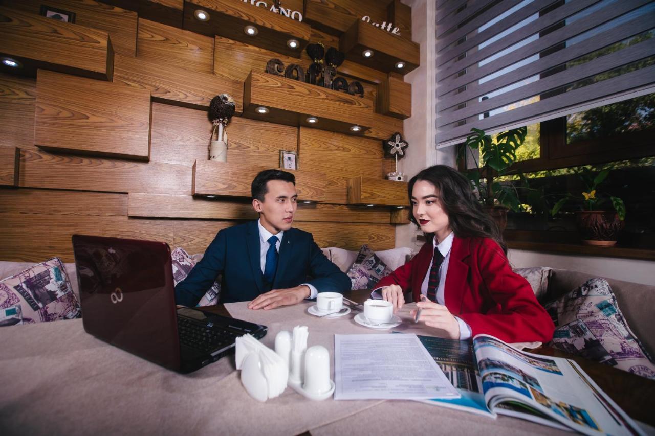 Megapolis Hotel Shymkent Eksteriør billede
