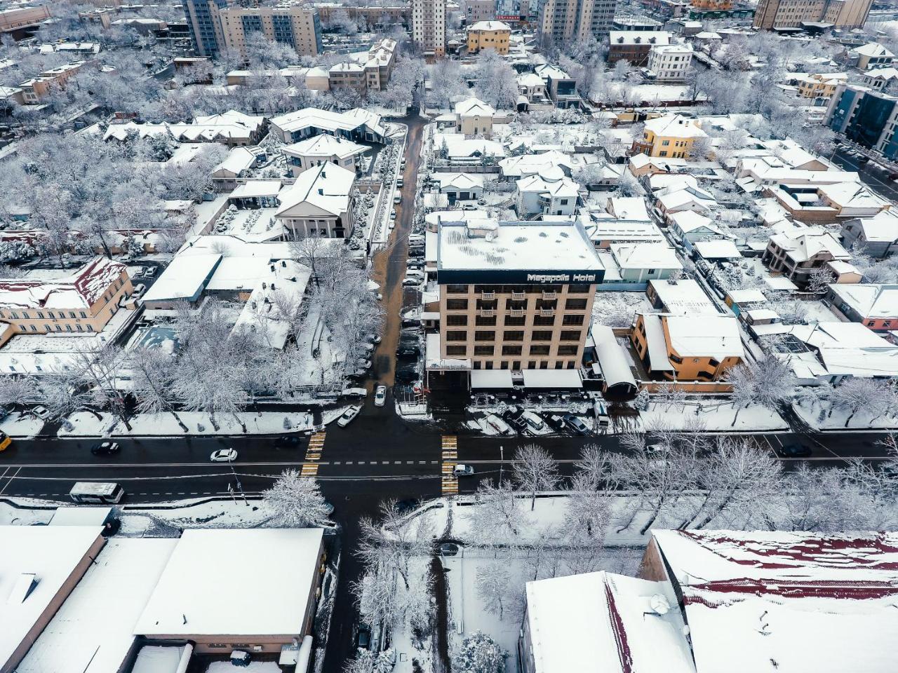Megapolis Hotel Shymkent Eksteriør billede