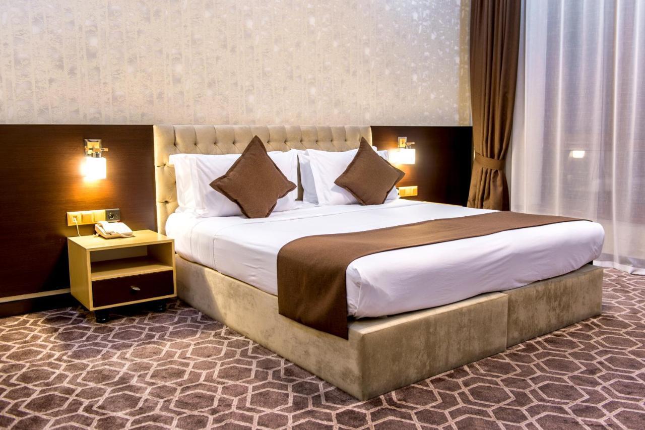 Megapolis Hotel Shymkent Eksteriør billede