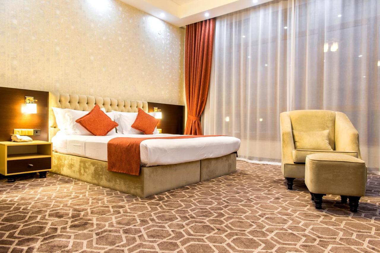 Megapolis Hotel Shymkent Eksteriør billede
